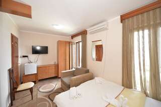 Отель Hotel Anderba Тиват Стандартный трехместный номер-1