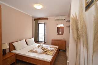 Отель Hotel Anderba Тиват Стандартный двухместный номер с 1 кроватью или 2 отдельными кроватями-5