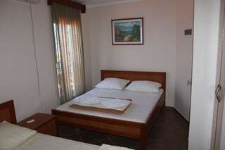 Отель Hotel Anderba Тиват Стандартный трехместный номер-3